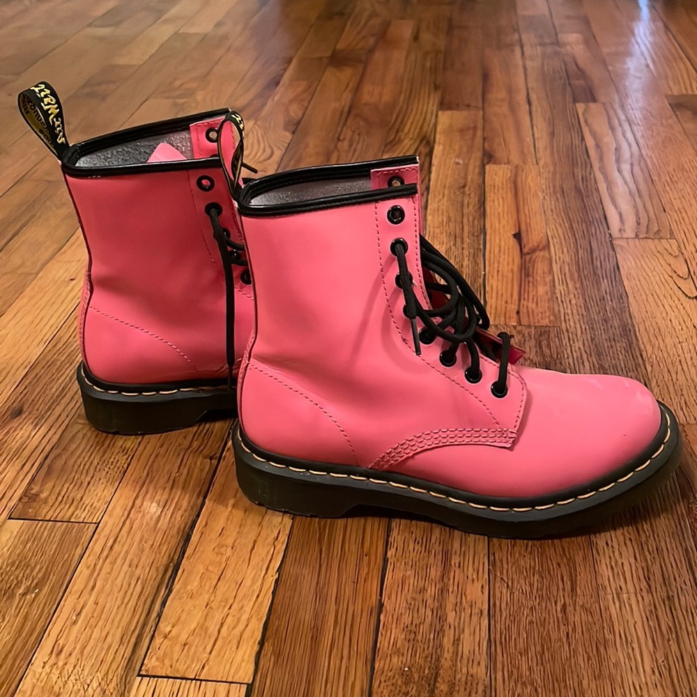 Dr. Martens US7 EU38 Pink